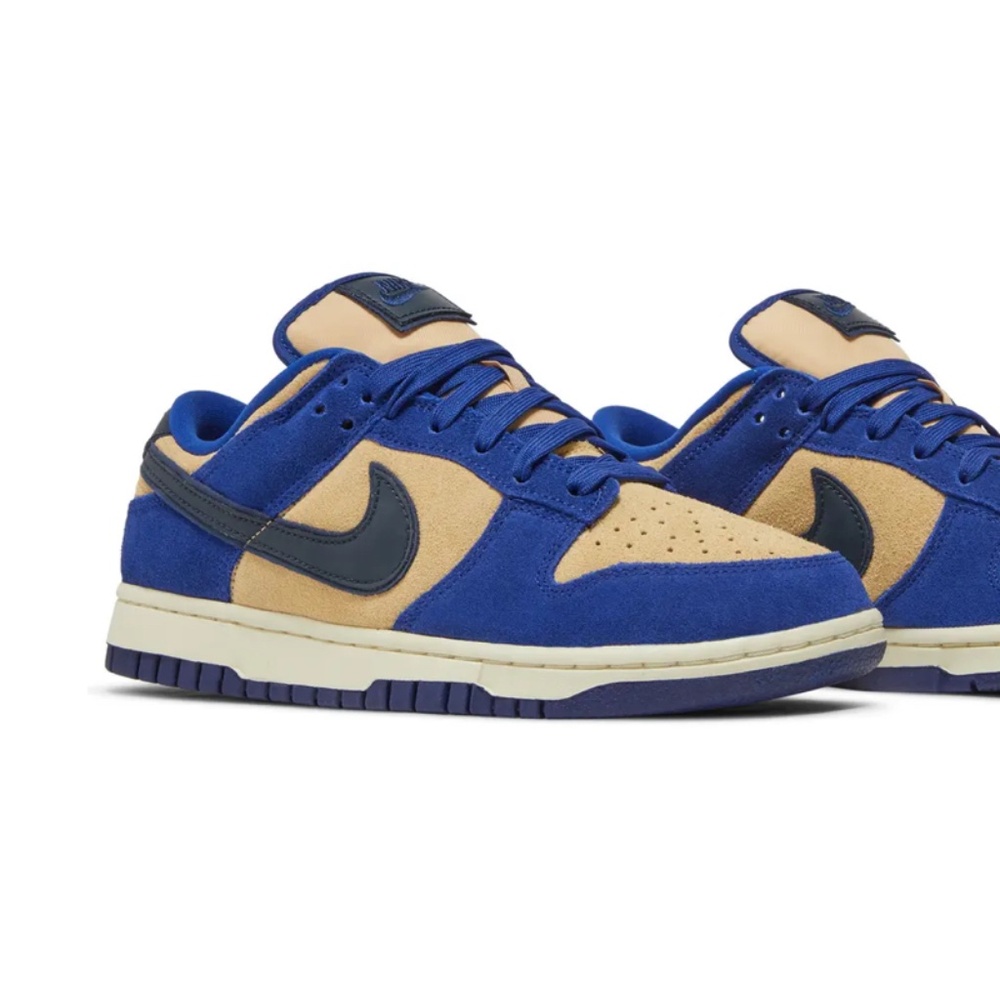 Women’s Nike Dunks